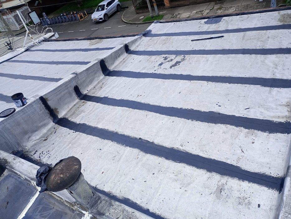 Impermeabilización de cubierta en proceso
